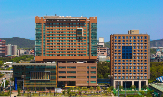 한국공학대학교 전경. 산학연구 엔지니어링하우스(EH)와 기숙사   [한국공대 제공]